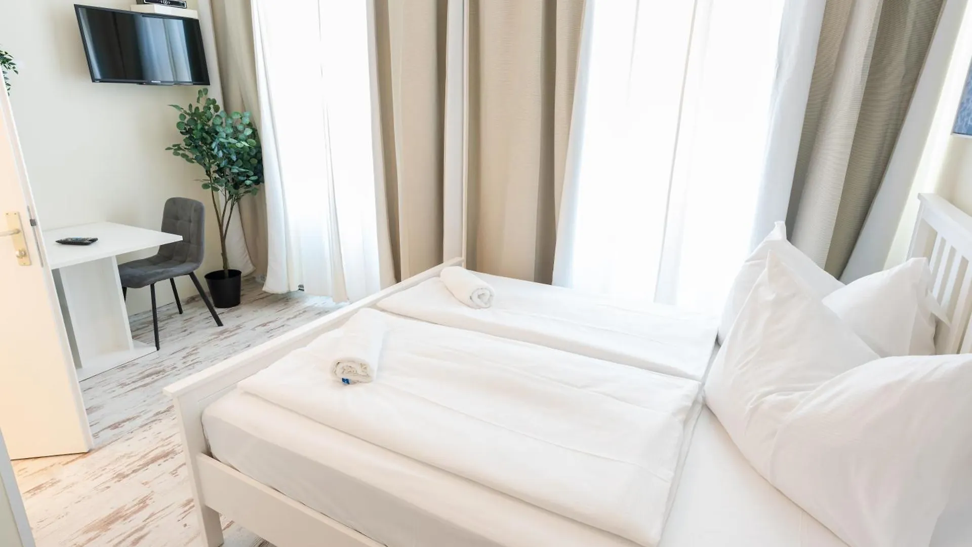 Hotel Schoenbrunn Vienna 0*,  Austria