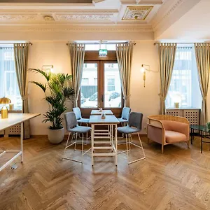 Starlight Salzgries Aparthotel