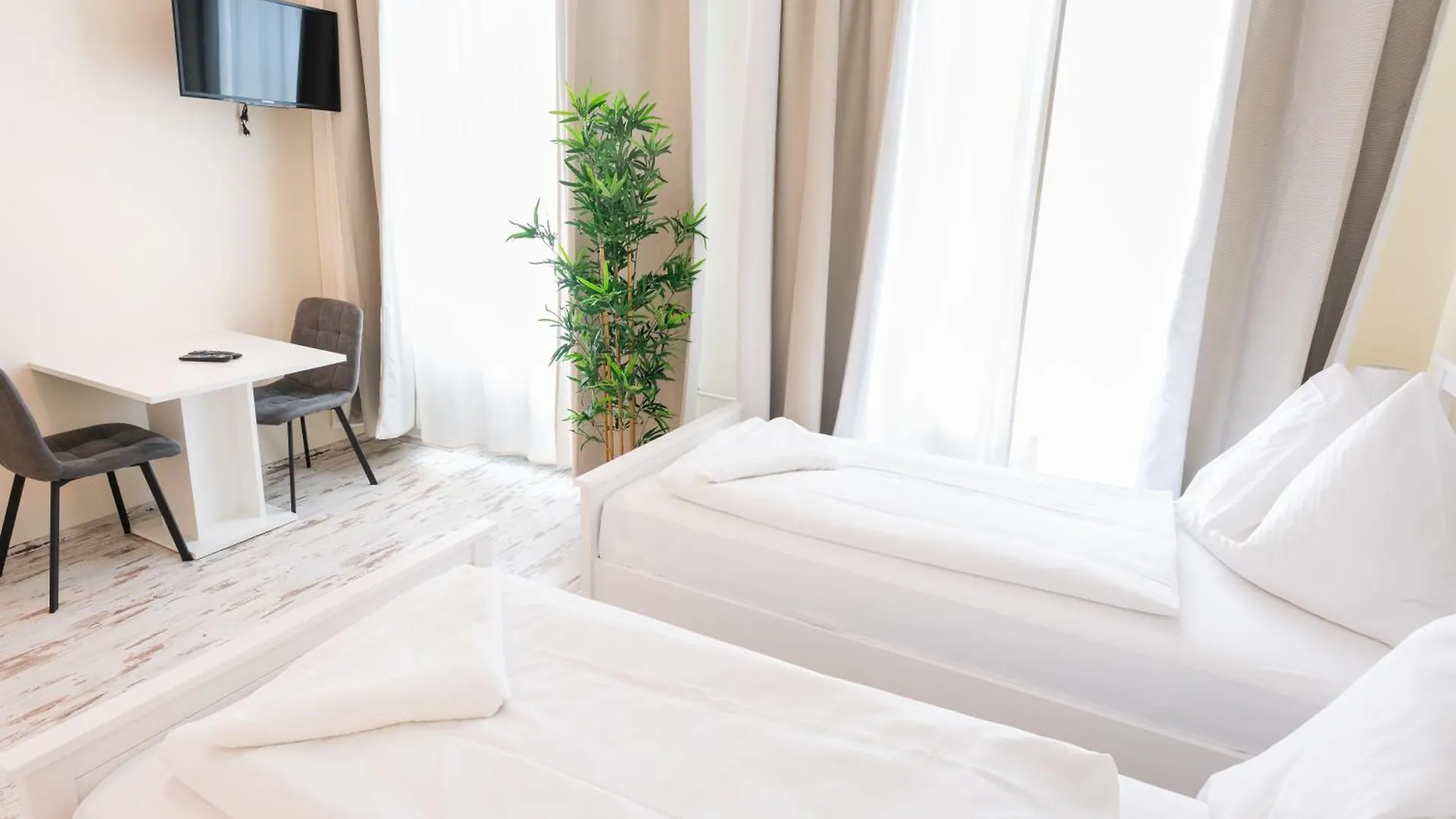 Hotel Schoenbrunn Wien 0*,